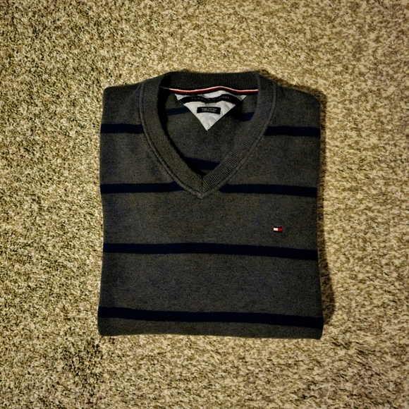 Tommy Hilfiger Men's Sweater sz large - Picture 2 of 4